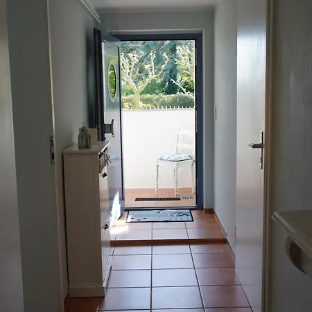 Apartment Mit Gartenbereich *